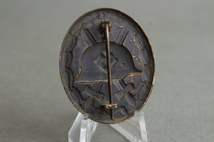 Wound Badge "Verwundetenabzeichen" in Black. Original.