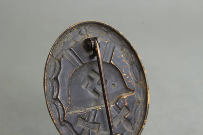 Wound Badge "Verwundetenabzeichen" in Black. Original.