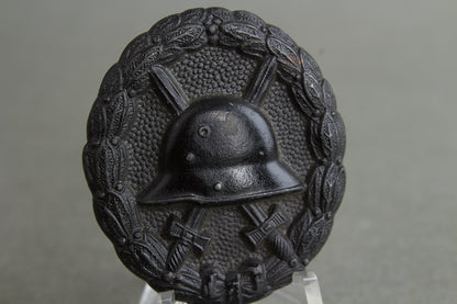 Wound Badge "Verwundetenabzeichen" in Black. Original.