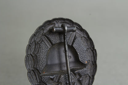 Wound Badge "Verwundetenabzeichen" in Black. Original.