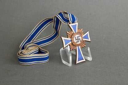 Mutterkreuz "Ehrenkreuz der Deutschen Mutter" in Bronze. Original.