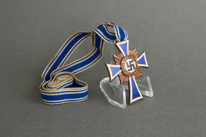 Mutterkreuz "Ehrenkreuz der Deutschen Mutter" in Bronze. Original.