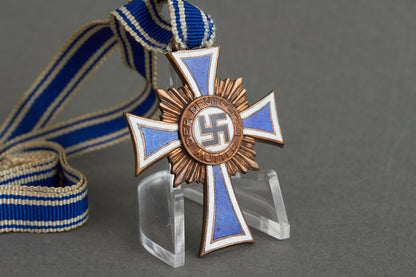 Mutterkreuz "Ehrenkreuz der Deutschen Mutter" in Bronze. Original.
