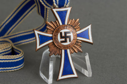 Mutterkreuz "Ehrenkreuz der Deutschen Mutter" in Bronze. Original.