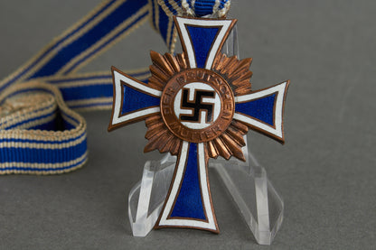 Mutterkreuz "Ehrenkreuz der Deutschen Mutter" in Bronze. Original.