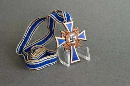Mutterkreuz "Ehrenkreuz der Deutschen Mutter" in Bronze. Original.