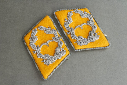 Luftwaffe "Flieger" Officer Collar Tabs. Matching Pair. Original.