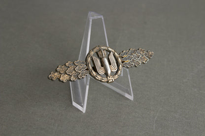 Luftwaffe "Frontflugspange für Kampfflieger in Gold". Maker Marked F&BL. Original.