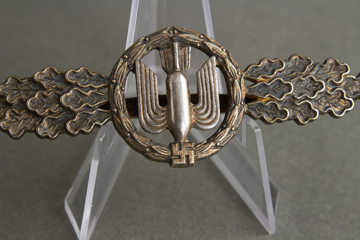 Luftwaffe "Frontflugspange für Kampfflieger in Gold". Maker Marked F&BL. Original.