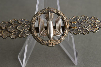 Luftwaffe "Frontflugspange für Kampfflieger in Gold". Maker Marked F&BL. Original.