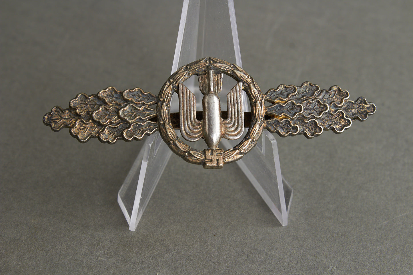 Luftwaffe "Frontflugspange für Kampfflieger in Gold". Maker Marked F&BL. Original.