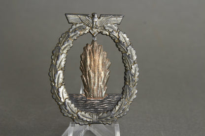 Kriegsmarine "Minensucher-Kriegsabzeichen". Maker Marked "Fec. Otto Platzeck Berlin - Ausf. Schwerin Berlin". Original.
