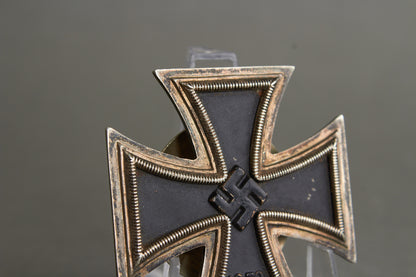 Iron Cross "Eisernes Kreuz" 1. Class Screw Back. Maker Marked L58. Original.