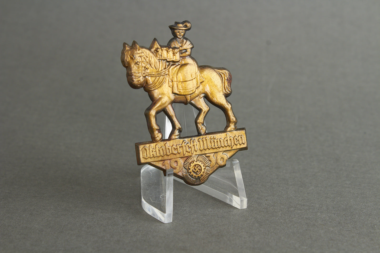 Kraft durch Freude (KdF) "Oktoberfest München 1936" Tinnie. Original.