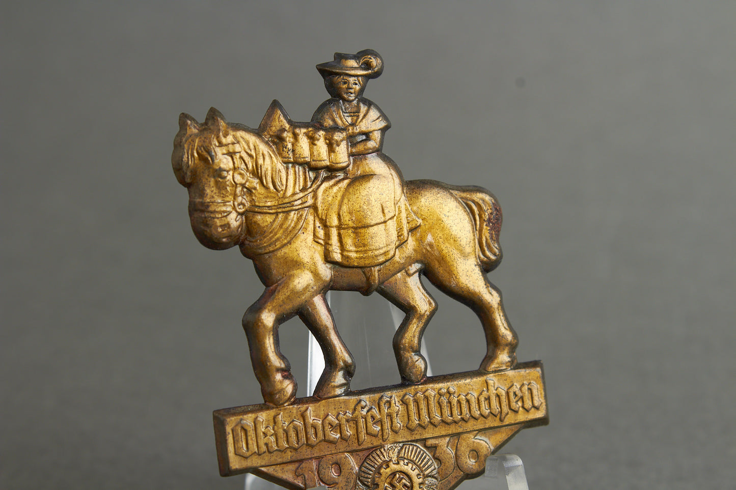 Kraft durch Freude (KdF) "Oktoberfest München 1936" Tinnie. Original.