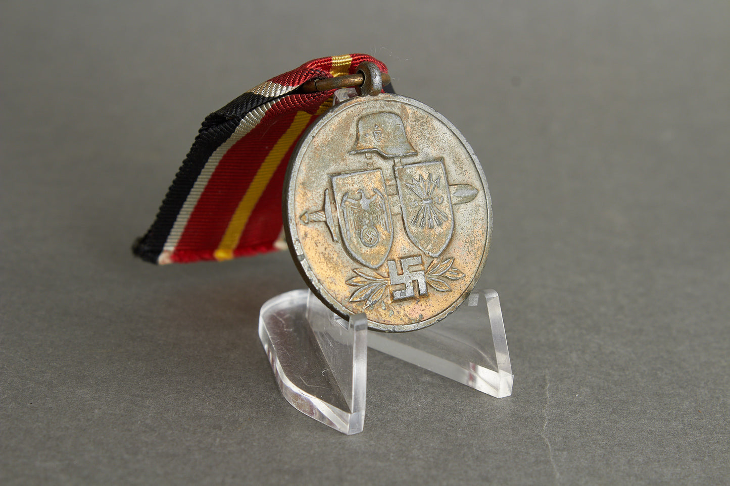 Spanish "Tapferkeits-und Erinnerungsmedaille der Spanischen Blauen Division". Rare. Original.