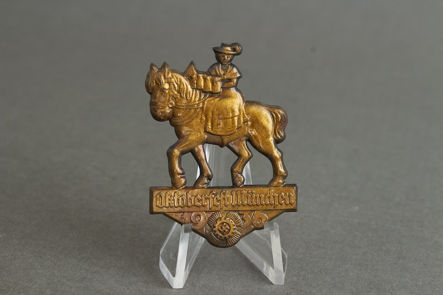 Kraft durch Freude (KdF) "Oktoberfest München 1936" Tinnie. Original.