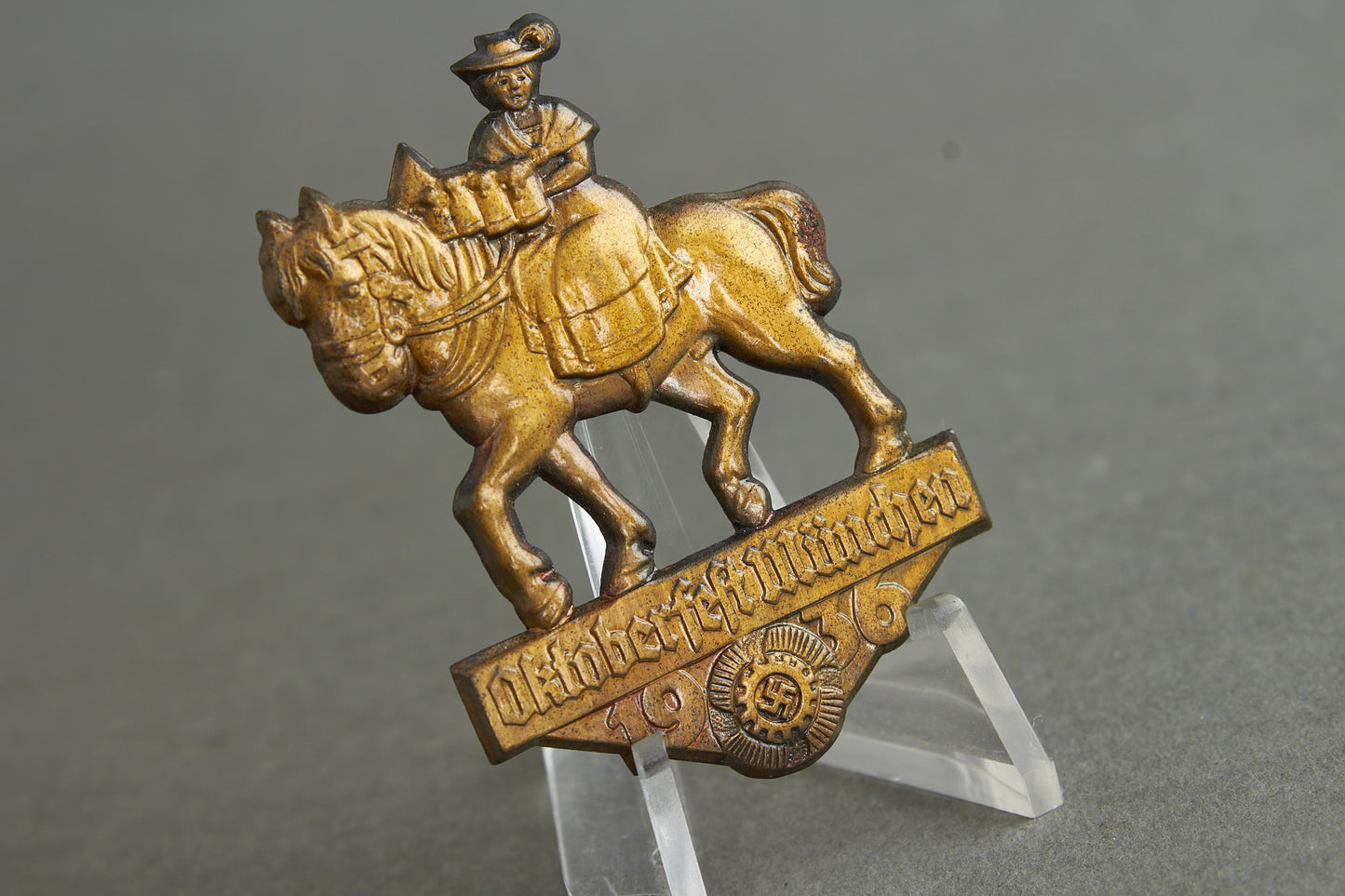 Kraft durch Freude (KdF) "Oktoberfest München 1936" Tinnie. Original.