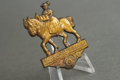 Kraft durch Freude (KdF) "Oktoberfest München 1936" Tinnie. Original.