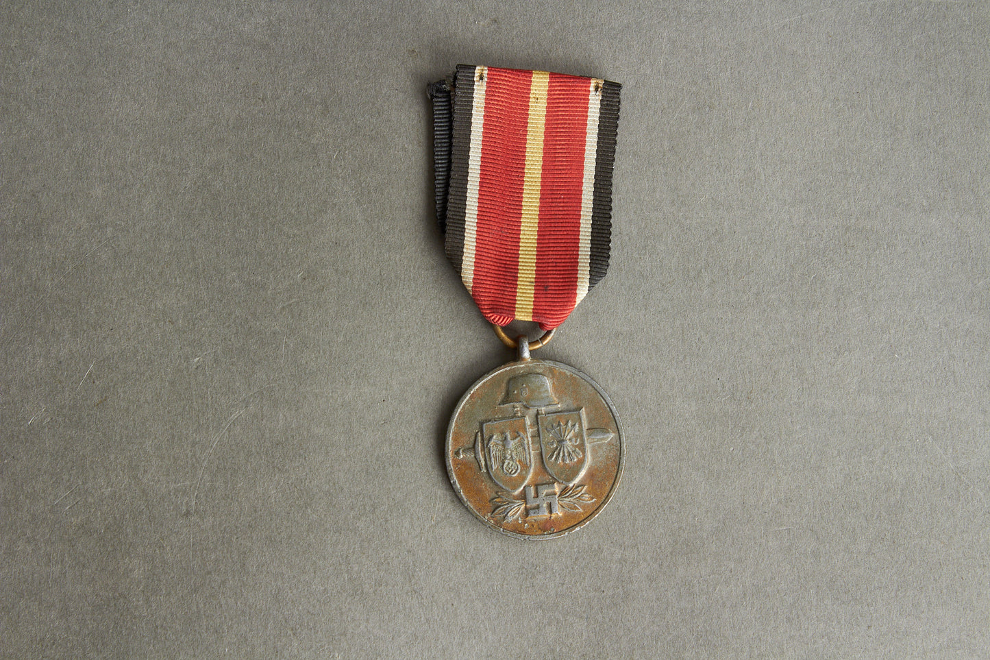 Spanish "Tapferkeits-und Erinnerungsmedaille der Spanischen Blauen Division". Rare. Original.