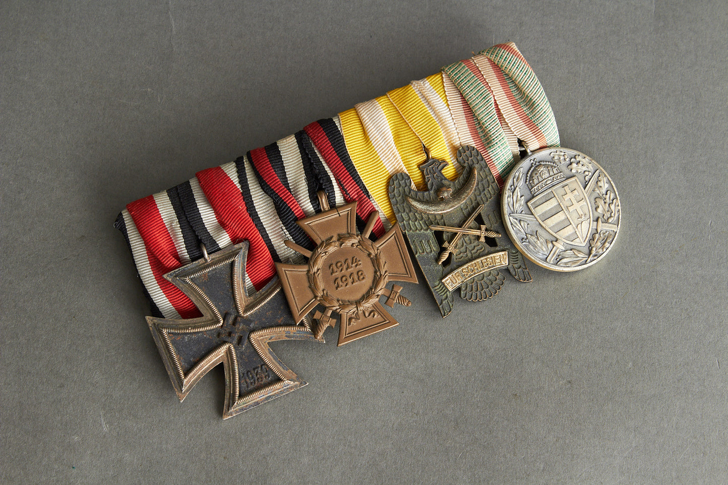 4-Place Medal Bar. Original.