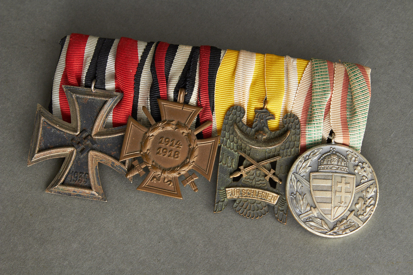 4-Place Medal Bar. Original.