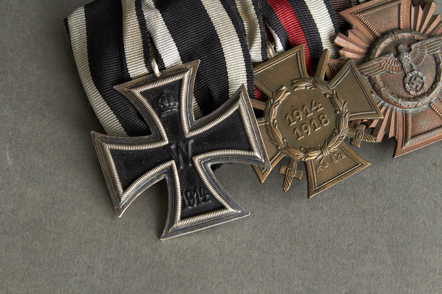 3-Place Medal Bar. Original.