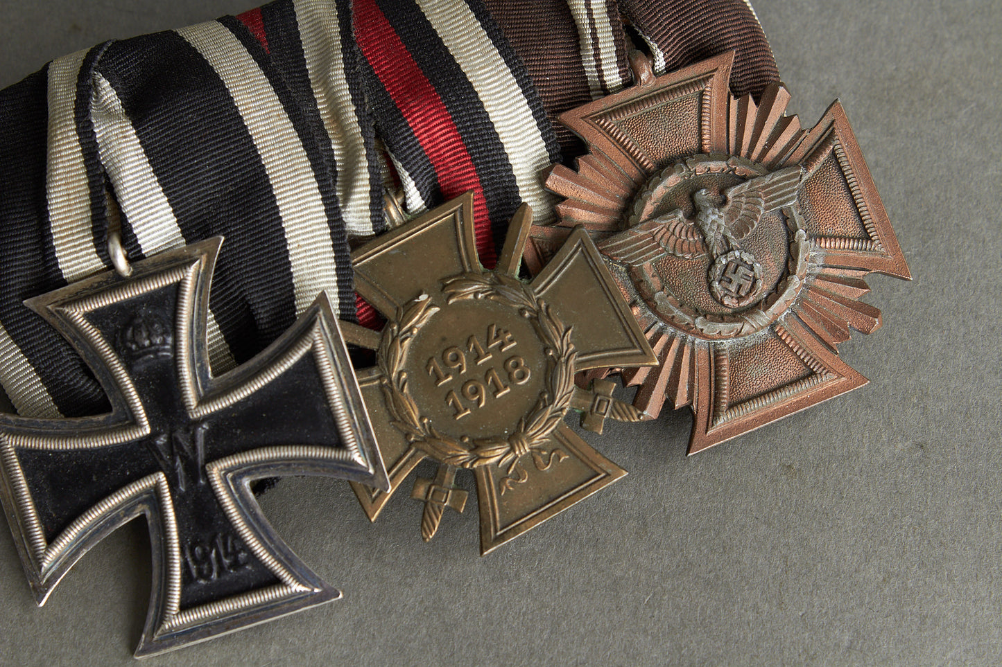 3-Place Medal Bar. Original.