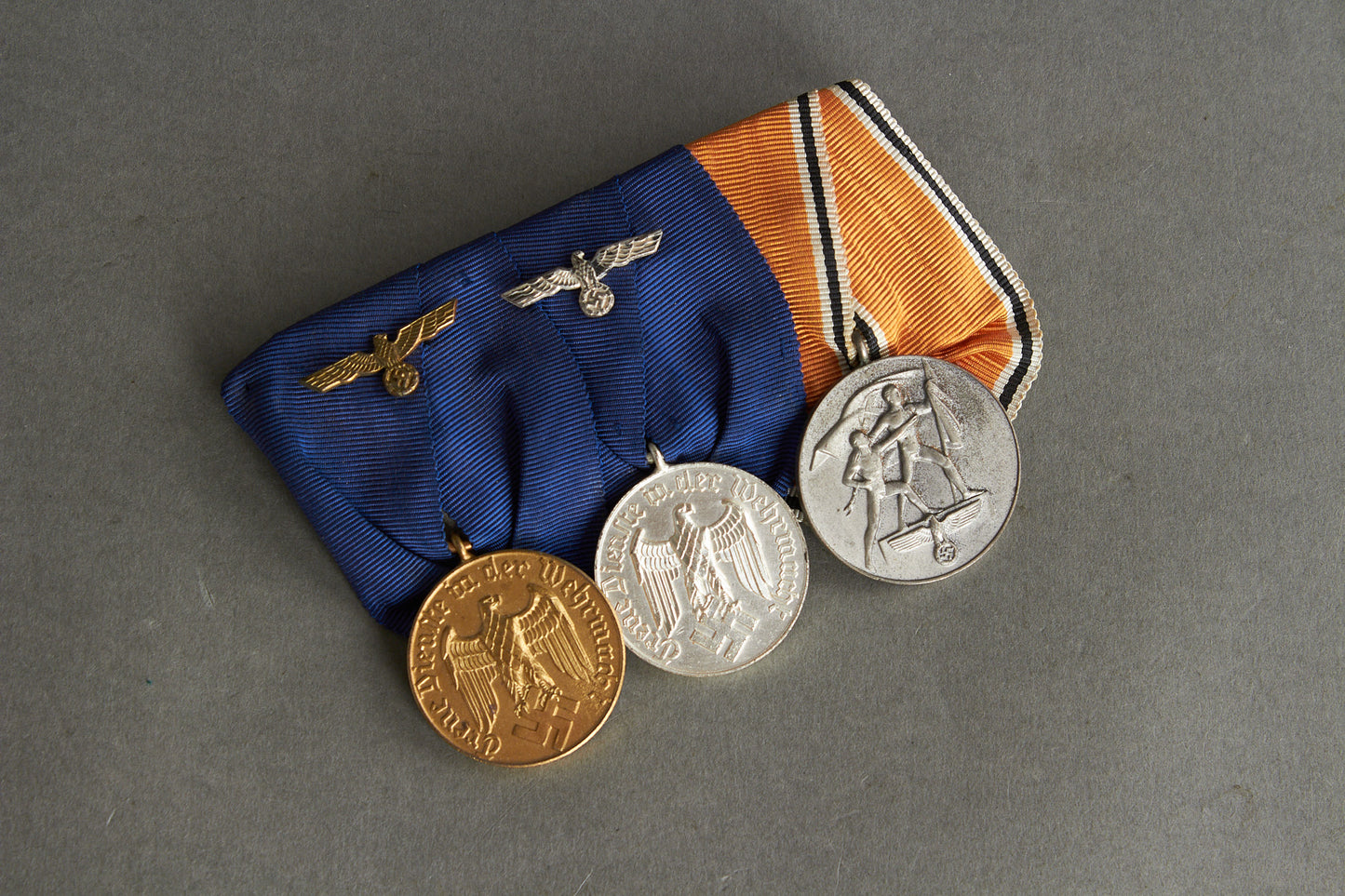 3-Place Medal Bar. Original.