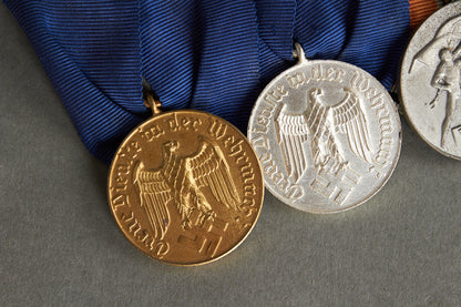 3-Place Medal Bar. Original.