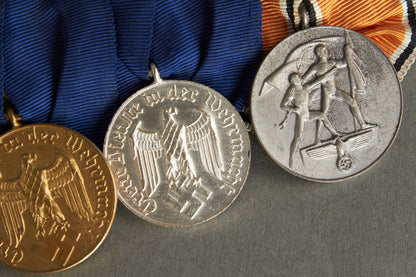 3-Place Medal Bar. Original.