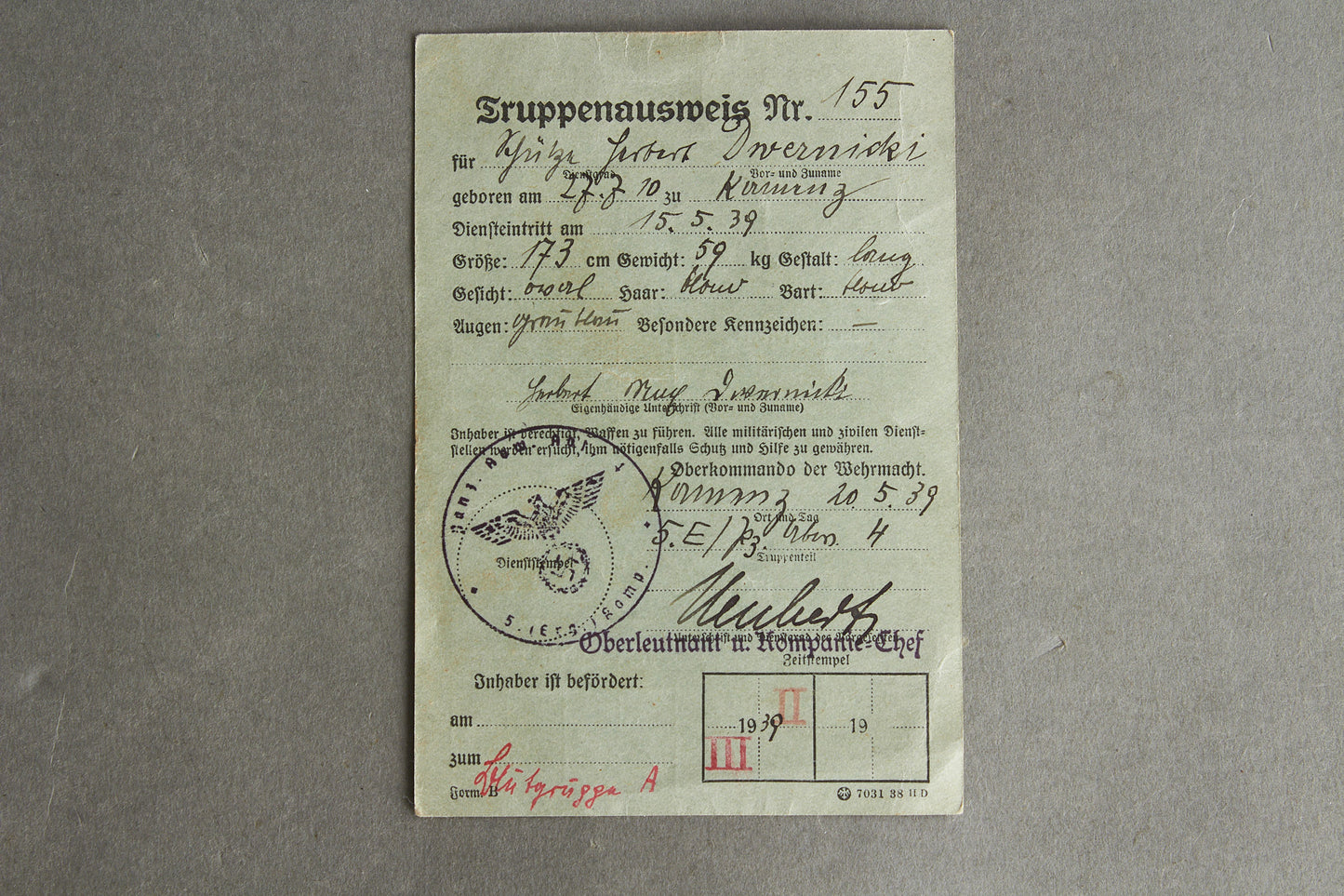 Early "Truppenausweis", allowing the soldier to carry weapons off duty. Rare. Original.