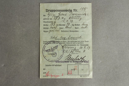 Early "Truppenausweis", allowing the soldier to carry weapons off duty. Rare. Original.
