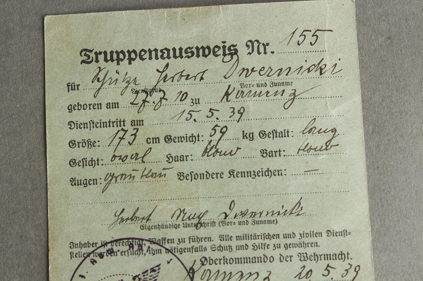 Early "Truppenausweis", allowing the soldier to carry weapons off duty. Rare. Original.