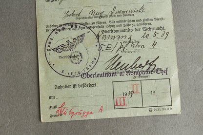Early "Truppenausweis", allowing the soldier to carry weapons off duty. Rare. Original.