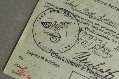 Early "Truppenausweis", allowing the soldier to carry weapons off duty. Rare. Original.