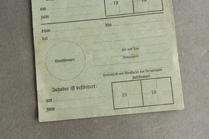 Early "Truppenausweis", allowing the soldier to carry weapons off duty. Rare. Original.