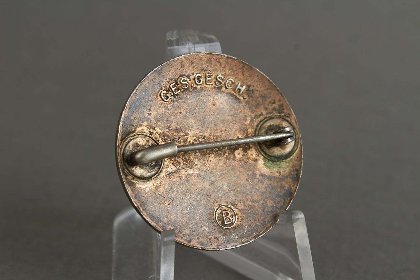 DRK (Deutsches Rotes Kreuz) "Helferin" Broach/Badge. Original.