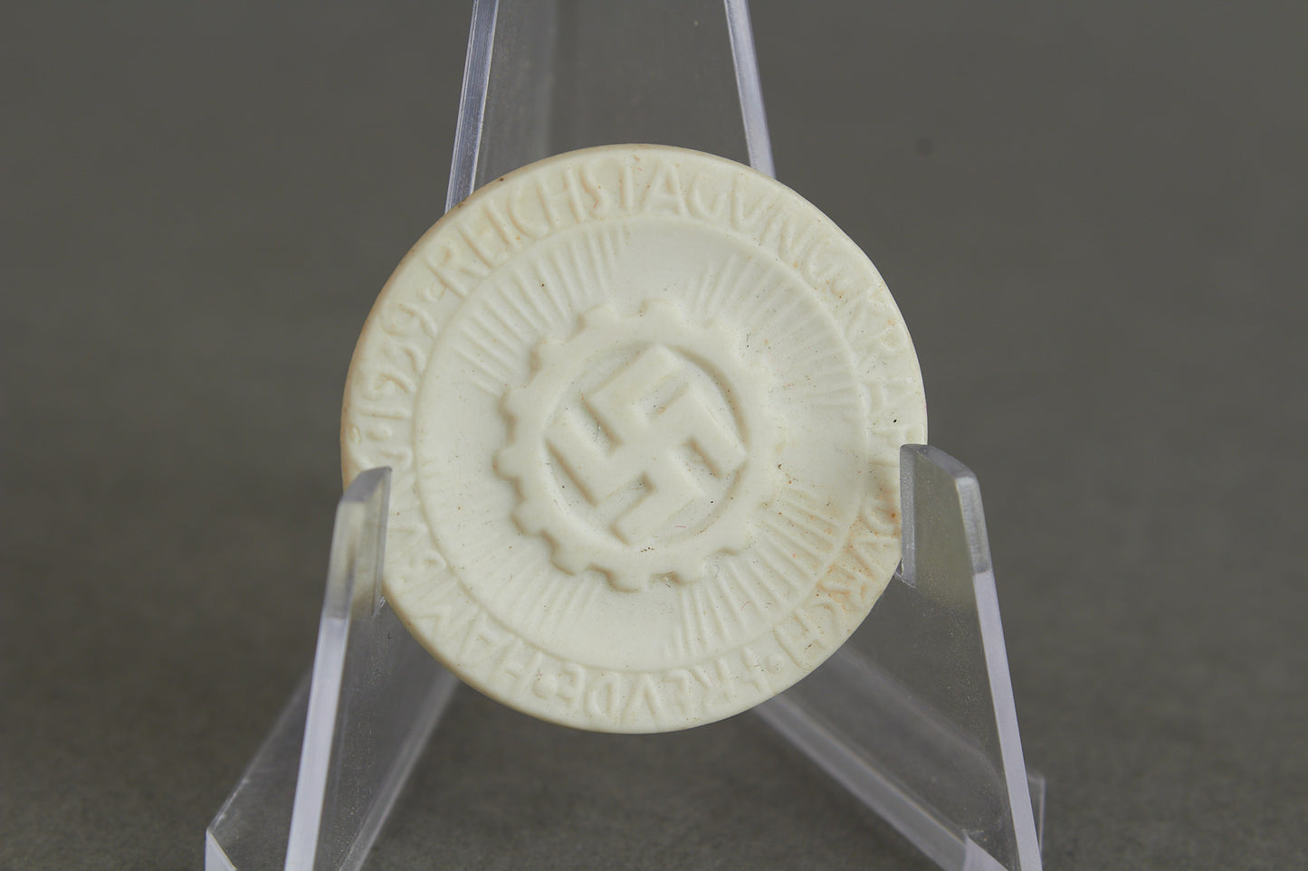 Kraft durch Freude (KdF) "Hamburg 1939" Tinnie. Original.