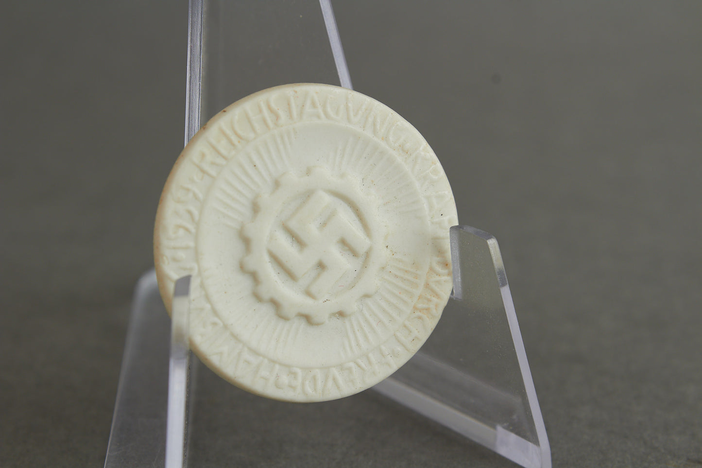 Kraft durch Freude (KdF) "Hamburg 1939" Tinnie. Original.