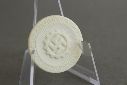 Kraft durch Freude (KdF) "Hamburg 1939" Tinnie. Original.